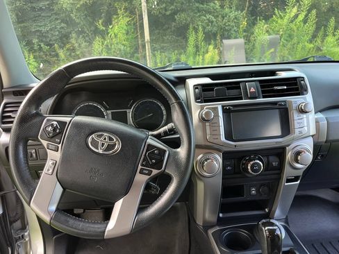 Used 2015 Toyota 4Runner SR5 AWD/4WD image 7