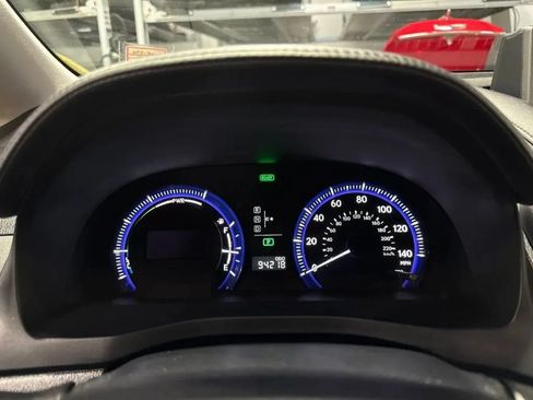 Used 2010 Lexus HS 250h Premium w/ Preferred Accessory Package FWD image 13