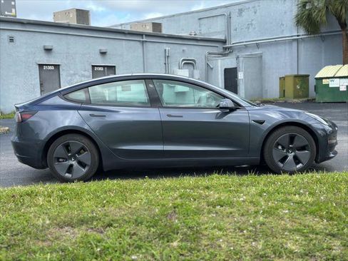Used 2023 Tesla Model 3 Standard Range image 9