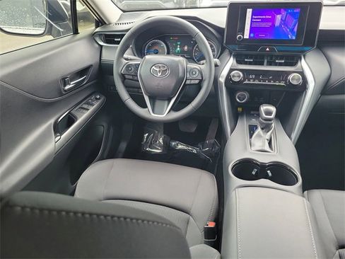 Used 2023 Toyota Venza LE image 8