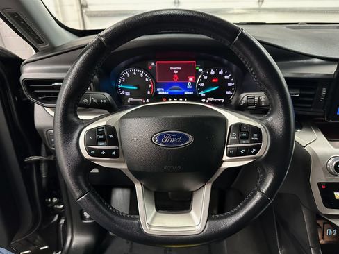 Used 2022 Ford Explorer XLT AWD/4WD image 14