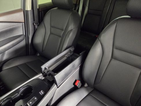Used 2023 Nissan Rogue SV w/ SV Premium B Package FWD image 22