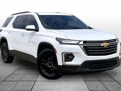 Used 2023 Chevrolet Traverse LT FWD image 2
