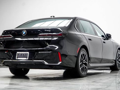 Used 2024 BMW 740i RWD image 17