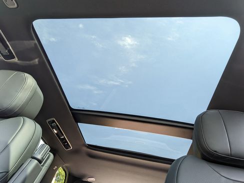 New 2025 Land Rover Range Rover Sport Dynamic SE image 17