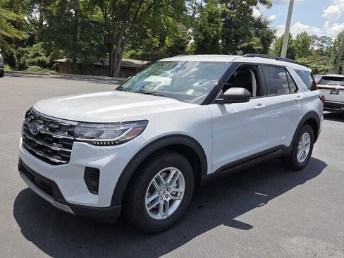 New 2026 Ford Explorer Active RWD image 3