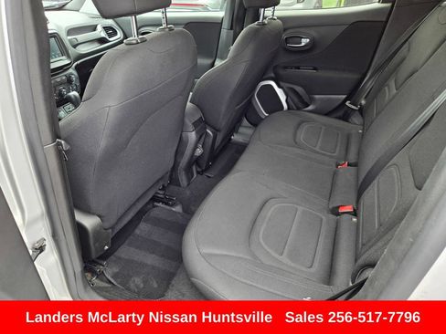 Used 2019 Jeep Renegade Latitude AWD/4WD image 14