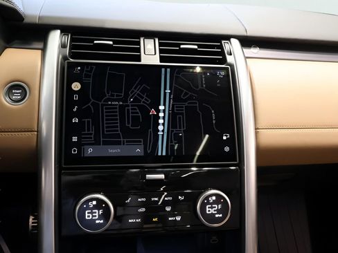 Certified 2025 Land Rover Discovery Metropolitan Edition image 45