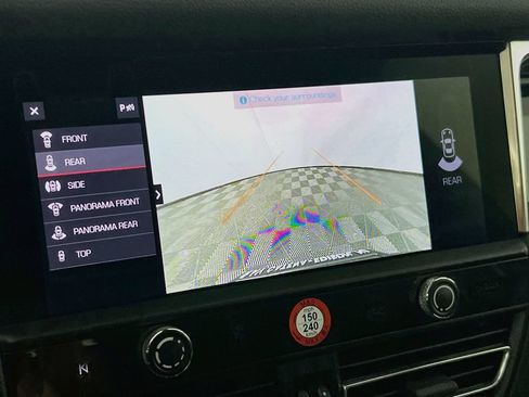Certified 2023 Porsche Macan AWD/4WD image 17