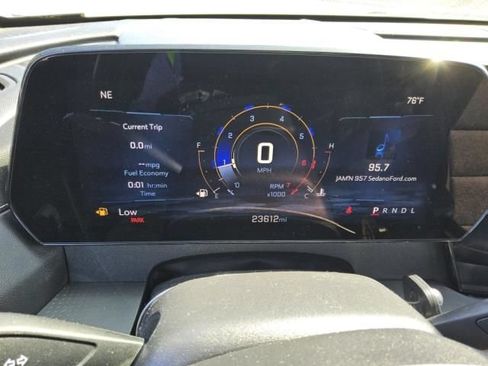 Used 2025 Chevrolet Traverse LT FWD image 3