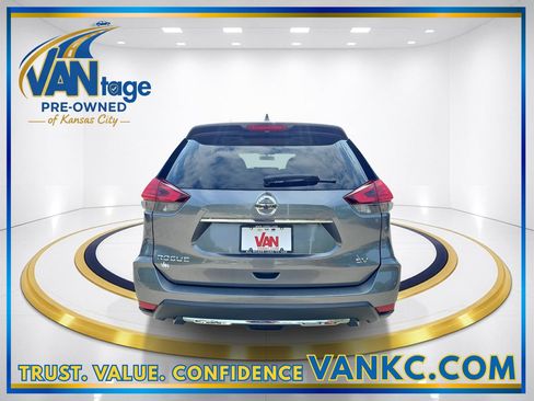 Used 2017 Nissan Rogue SV FWD image 7