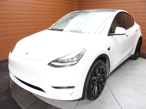 Used 2021 Tesla Model Y Long Range image 6