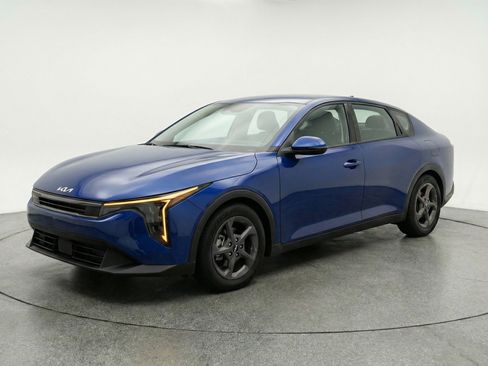 Used 2025 Kia K4 LXS image 3