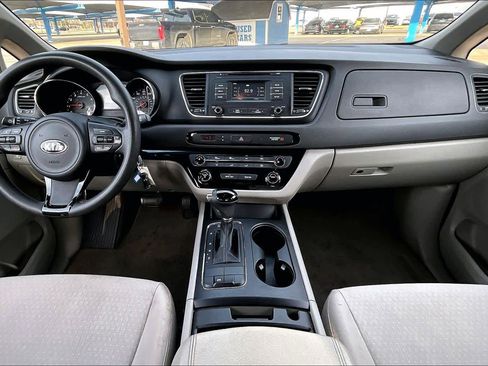 Used 2017 Kia Sedona LX image 15