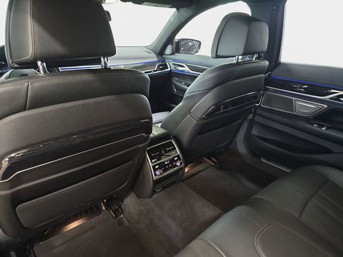 Used 2022 BMW 740i w/ M Sport Package image 16