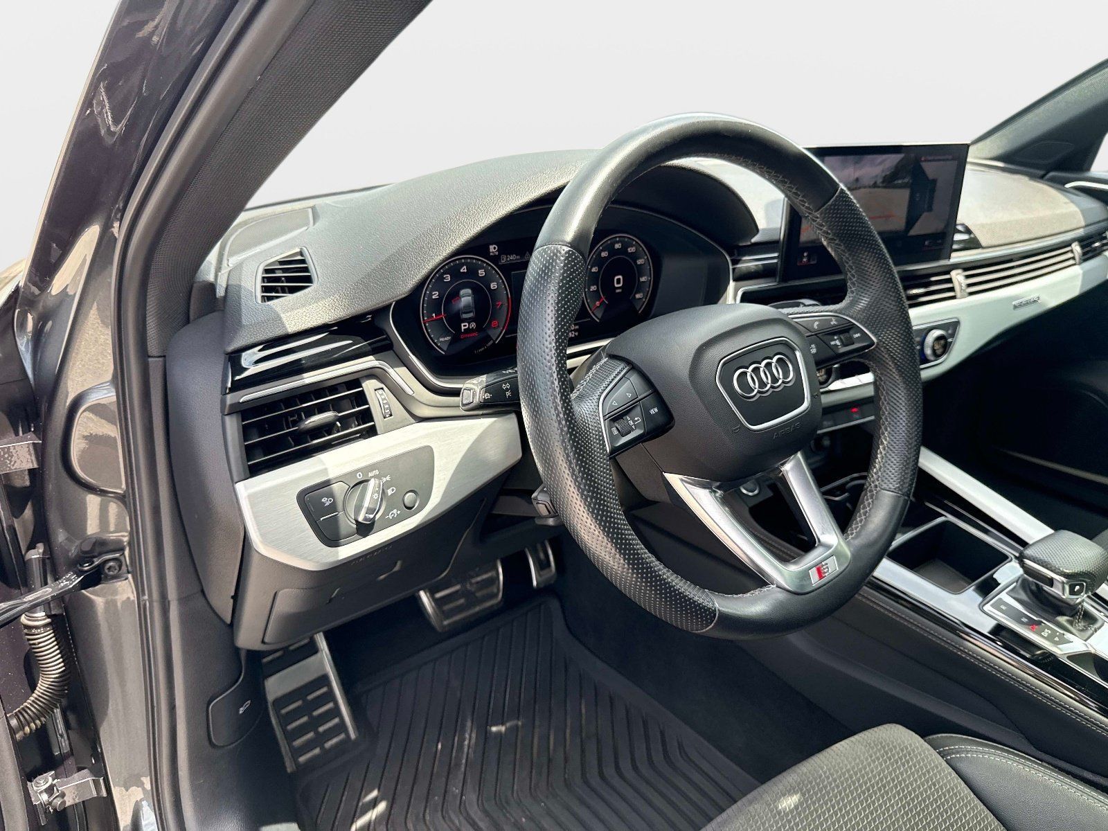 Used 2021 Audi A4 2.0T Premium Plus w/ Premium Plus Package AWD/4WD image 18