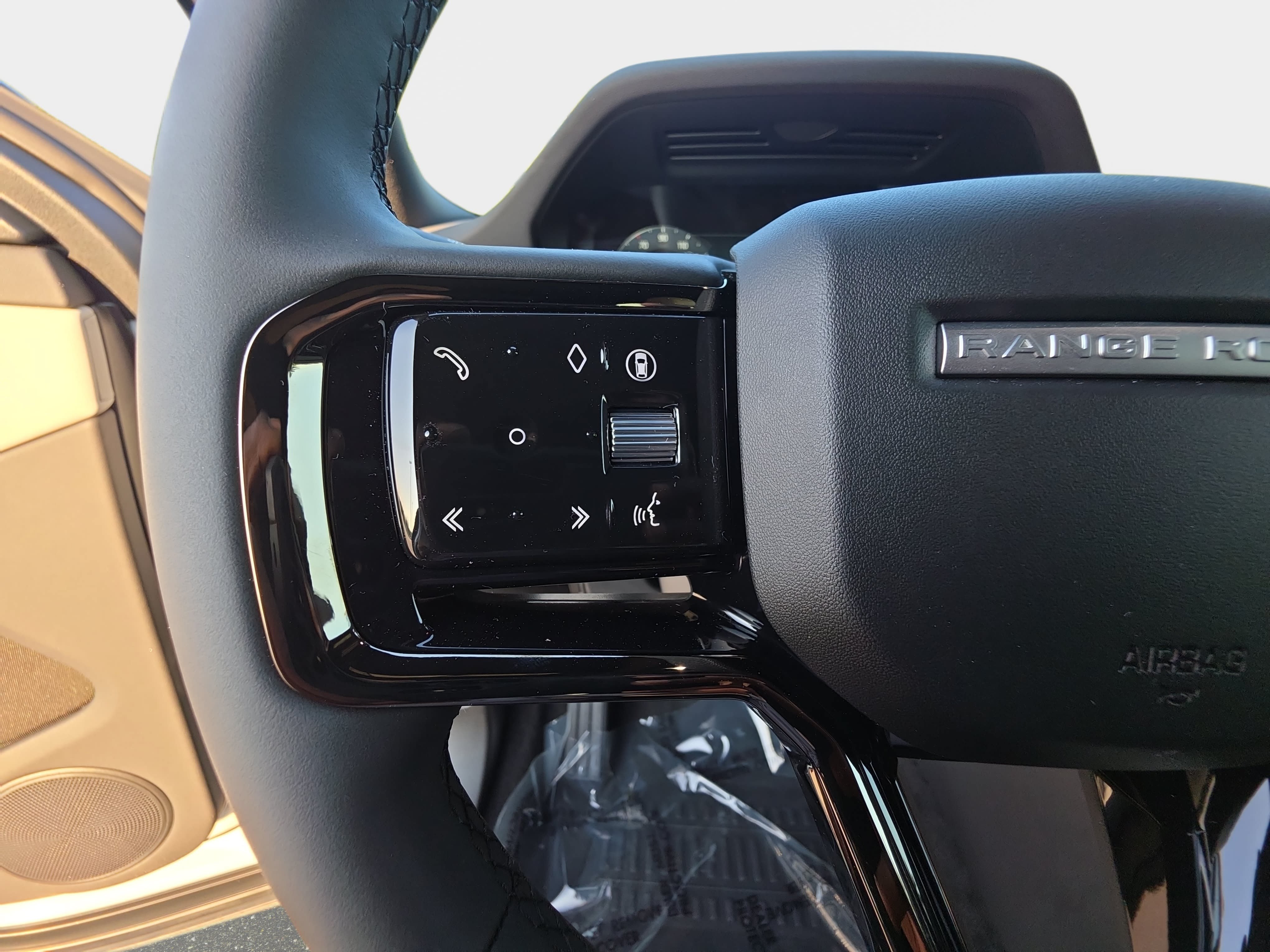 New 2026 Land Rover Range Rover Evoque S AWD/4WD image 17
