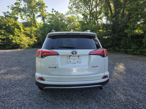 Used 2018 Toyota RAV4 Limited w/ Advanced Technology Package FWD image 7