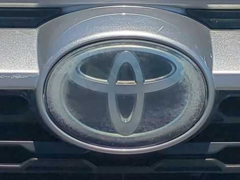 Used 2020 Toyota RAV4 XLE AWD/4WD image 31