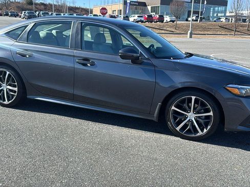 Used 2023 Honda Civic Touring image 3