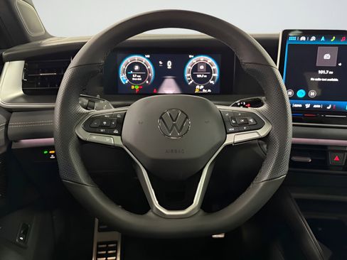 New 2025 Volkswagen Tiguan SE R-Line image 12