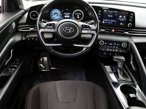 Used 2022 Hyundai Elantra SEL w/ Convenience Package image 13