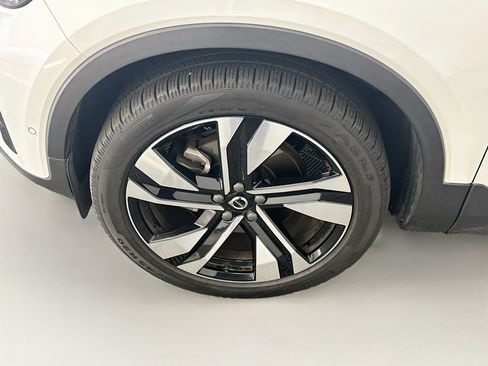 Used 2023 Volvo XC40 B5 Ultimate w/ Protection Package Premier AWD/4WD image 11