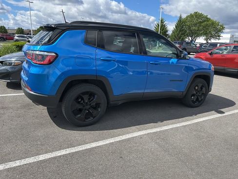 Used 2018 Jeep Compass Latitude w/ Popular Equipment Group AWD/4WD image 4