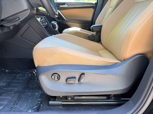 Used 2023 Volkswagen Tiguan SE FWD image 14