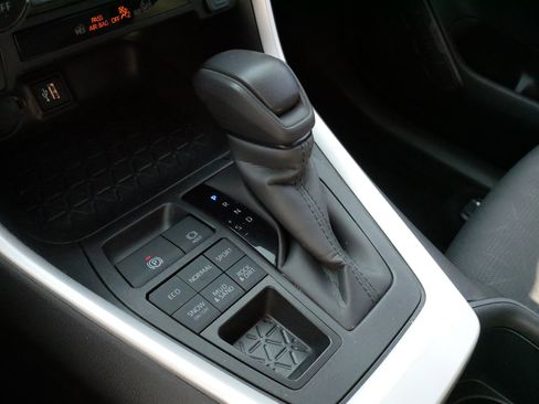 Certified 2025 Toyota RAV4 XLE image 24