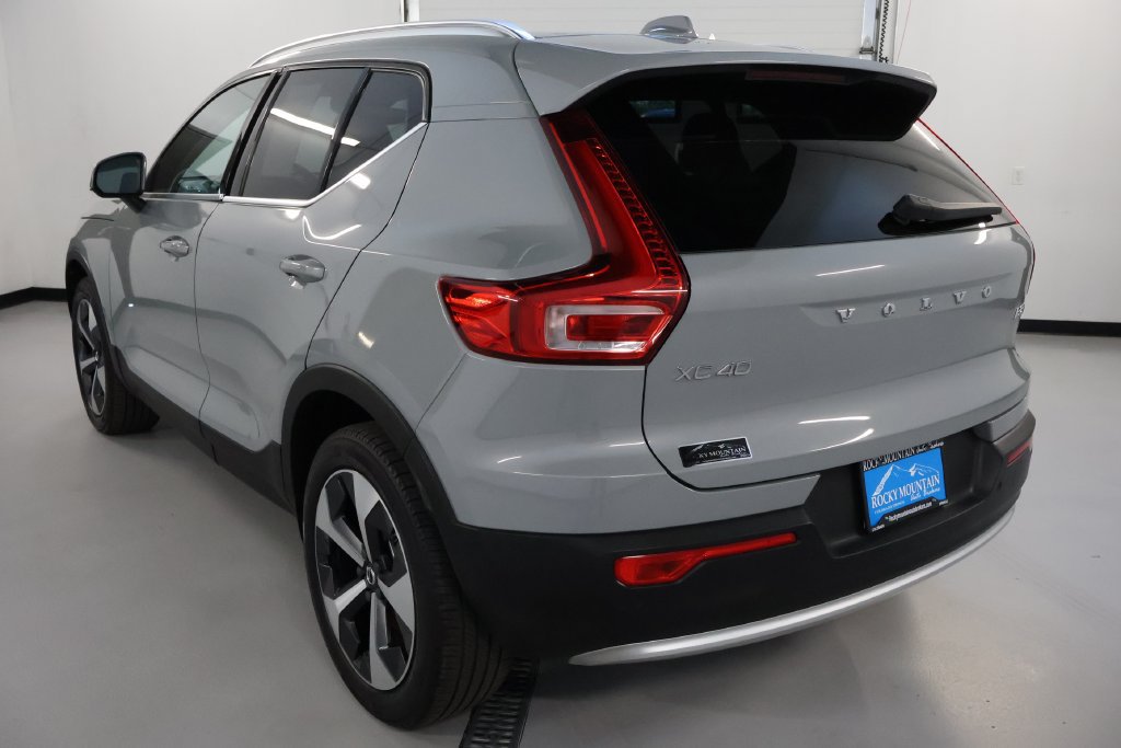 Used 2024 Volvo XC40 B5 Plus AWD/4WD image 5