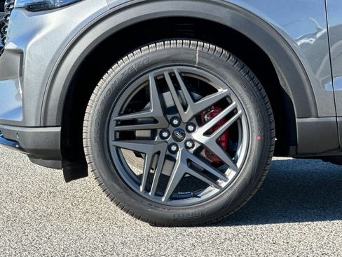 New 2026 Ford Explorer ST-Line w/ ST-Line Street Pack AWD/4WD image 32