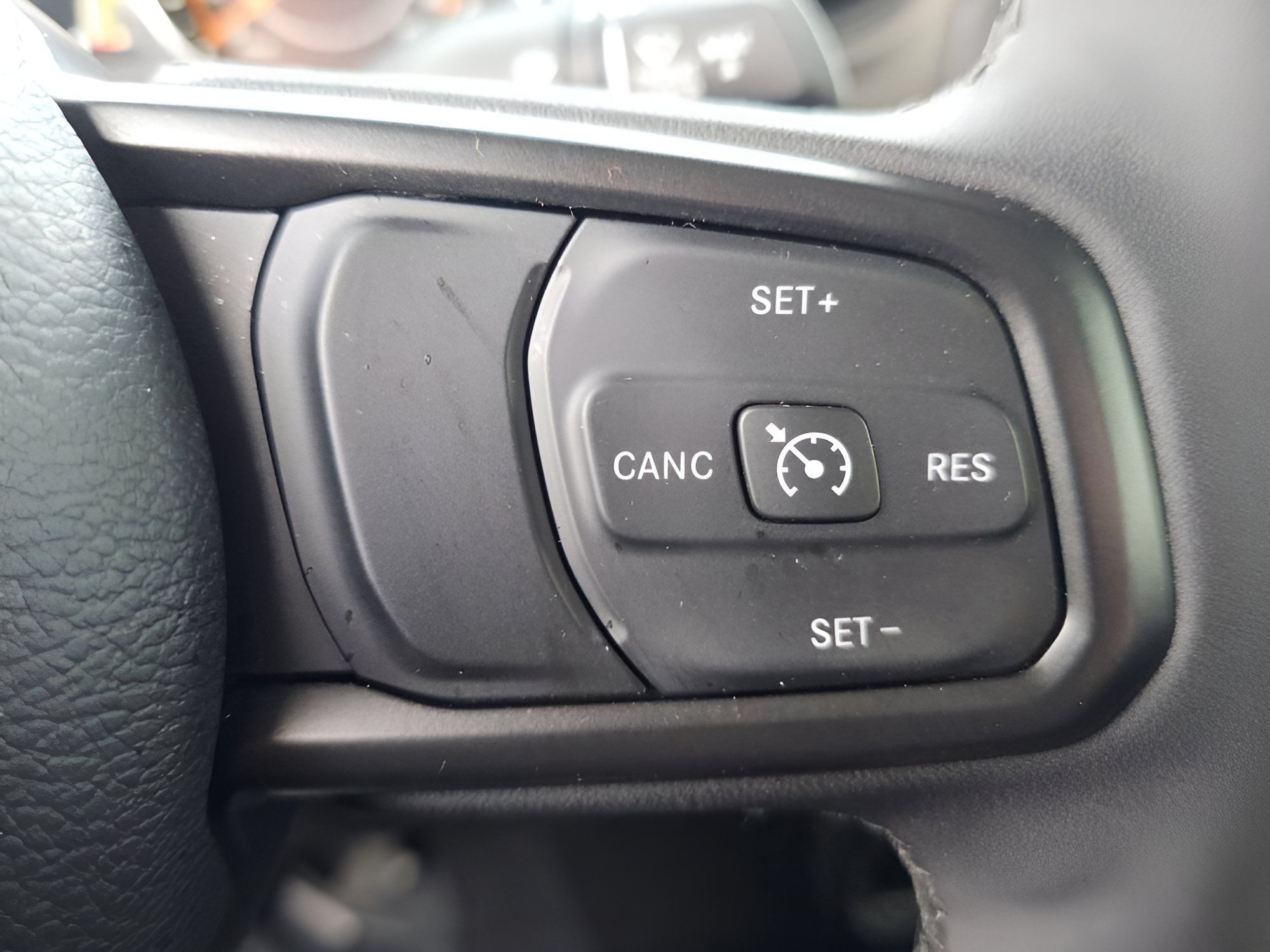 Used 2023 Jeep Gladiator Sport AWD/4WD image 12