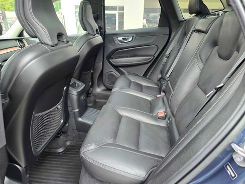 Certified 2023 Volvo XC60 T8 Ultimate w/ Climate Package AWD/4WD image 17