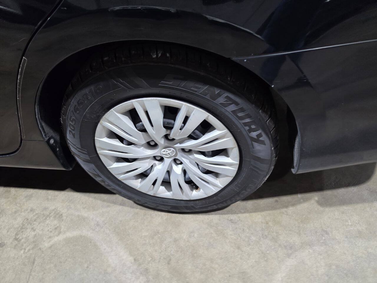 Used 2013 Toyota Camry FWD image 20