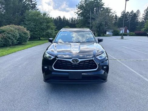 Used 2022 Toyota Highlander XLE AWD/4WD image 8