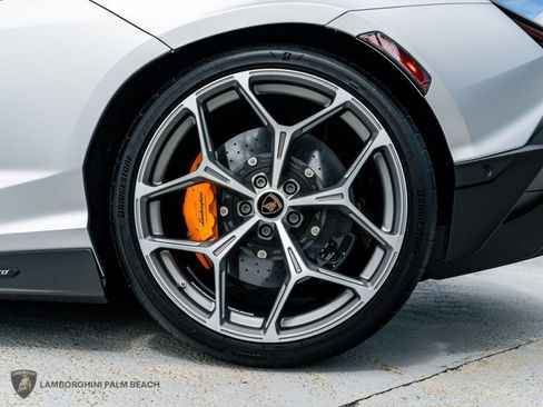 Used 2026 Lamborghini Revuelto AWD/4WD image 21