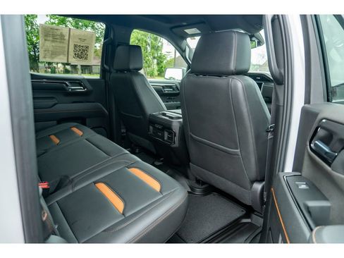 Used 2024 GMC Sierra 1500 AT4 w/ AT4 Preferred Package AWD/4WD image 17