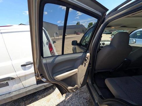 Used 2007 Jeep Liberty Sport AWD/4WD image 24