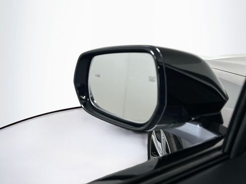 Used 2024 Cadillac Lyriq Tech RWD image 16