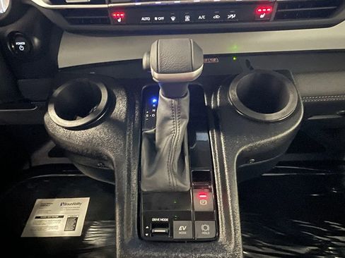 Used 2025 Toyota Sienna XLE image 38