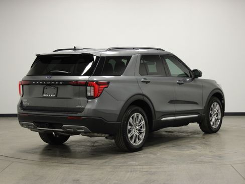 Used 2025 Ford Explorer Active w/ Active Comfort Package image 8