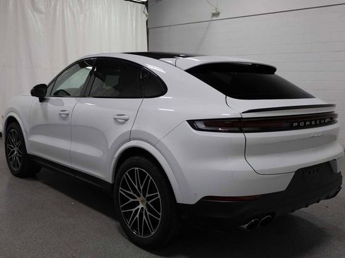 Certified 2024 Porsche Cayenne Coupe image 3
