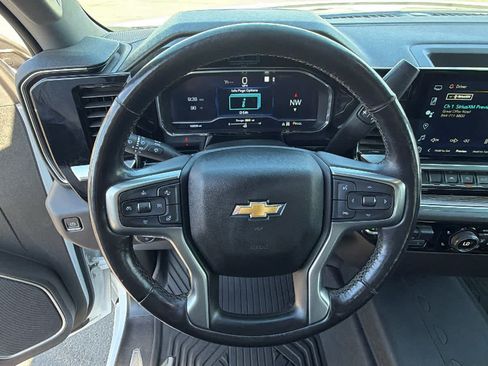Used 2022 Chevrolet Silverado 1500 LT AWD/4WD image 18