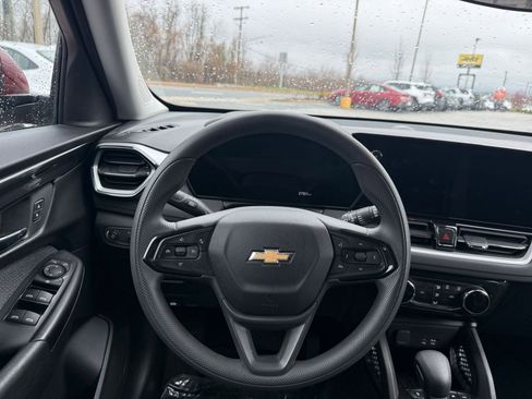 Used 2025 Chevrolet TrailBlazer LT w/ Driver Confidence Package image 35