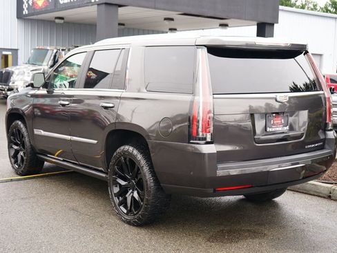 Used 2017 Cadillac Escalade Premium Luxury image 3