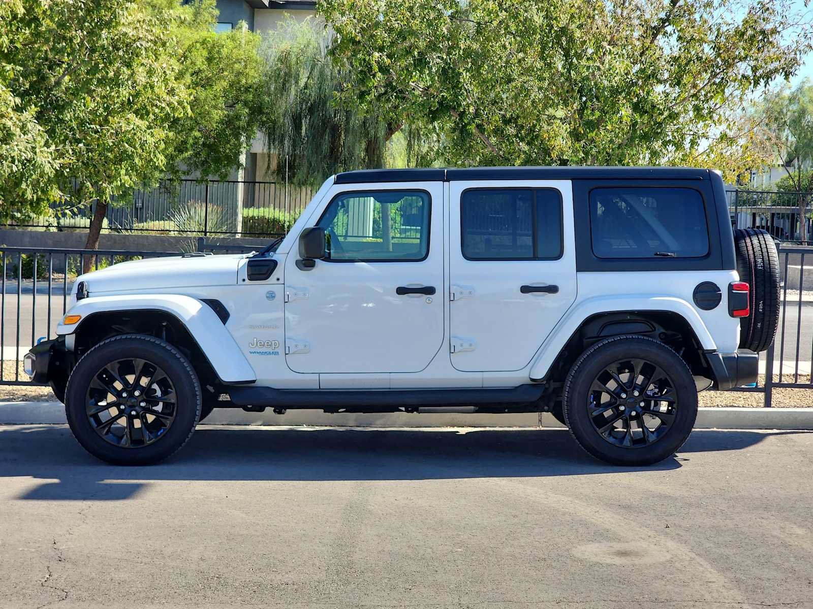 Used 2022 Jeep Wrangler Unlimited Sahara AWD/4WD image 5