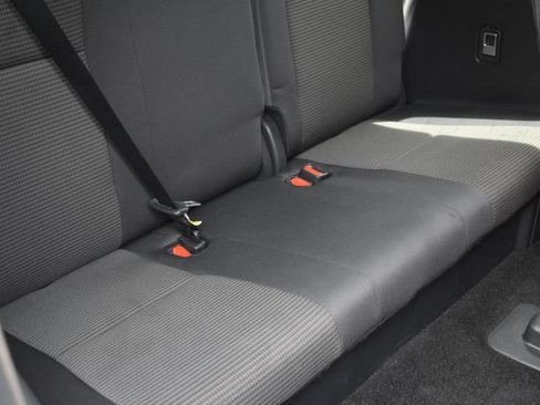 Used 2025 Toyota Highlander LE FWD image 32