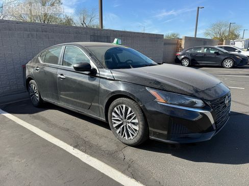 Used 2024 Nissan Altima 2.5 SV image 5