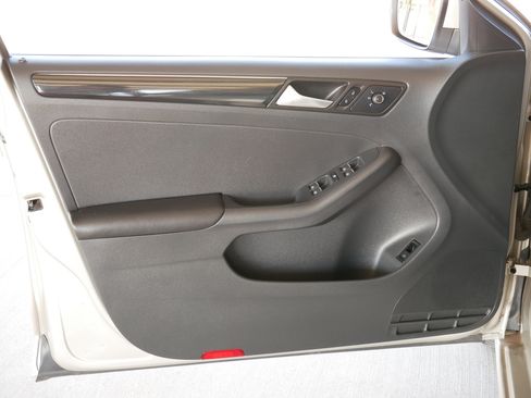 Used 2016 Volkswagen Jetta SEL image 6